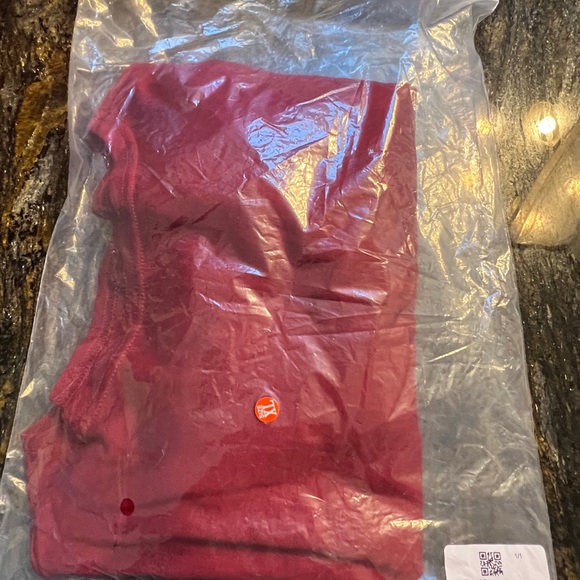 Bat wing blouse. Very roomy and oversized. It’s done in a  T-shirt type material - Picture 4 of 4